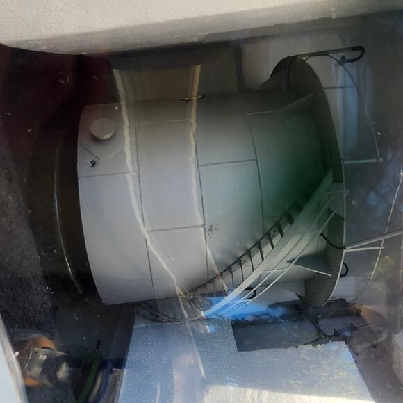 Cylindrical Oil Storage Tank - Gray - Picture 4 of 5